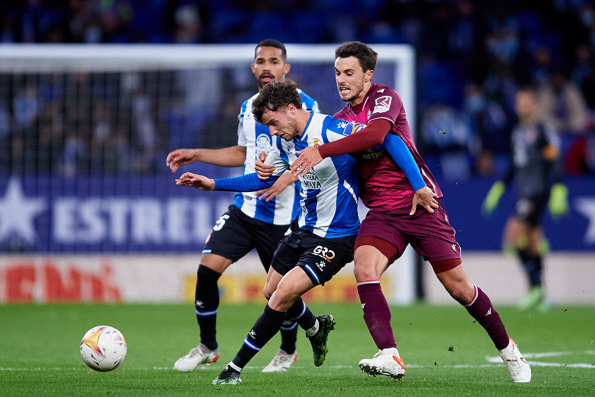 包含赛地聚焦——国王杯转会期热度飙升，法兰克福临场应变，信心回归，心理建设被强调的词条-开云